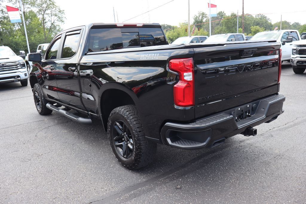 Used 2025 Chevrolet Silverado 1500 LT Trail Boss w/ Convenience Package II AWD/4WD image 3