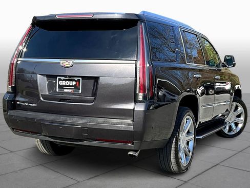 Used 2018 Cadillac Escalade Luxury image 12