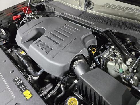 New 2025 Land Rover Defender 90 X-Dynamic SE image 22