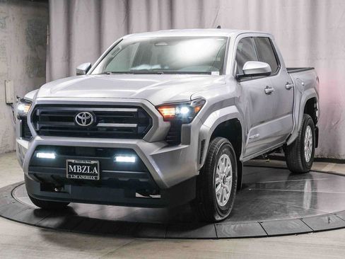 Used 2025 Toyota Tacoma SR5 RWD image 7