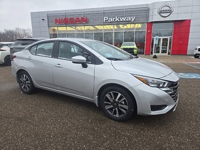 New 2025 Nissan Versa SV w/ Trunk Package