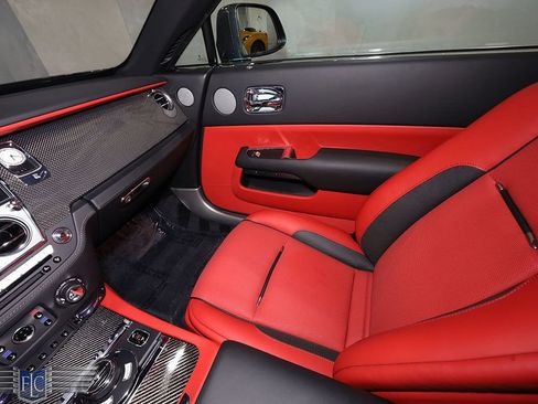Used 2019 Rolls-Royce Wraith RWD image 28