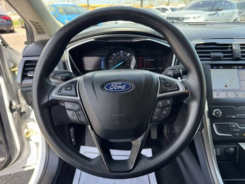 Used 2019 Ford Fusion SE image 12