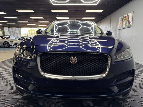Used 2017 Jaguar F-PACE Prestige image 3