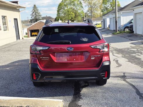 Used 2022 Subaru Outback Premium image 5