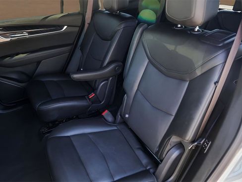 Used 2025 Cadillac XT6 Premium Luxury image 26