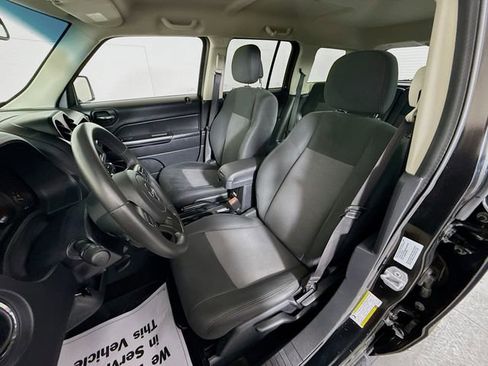 Used 2015 Jeep Patriot Latitude FWD image 22