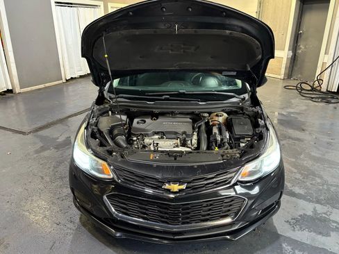 Used 2017 Chevrolet Cruze LS FWD image 22