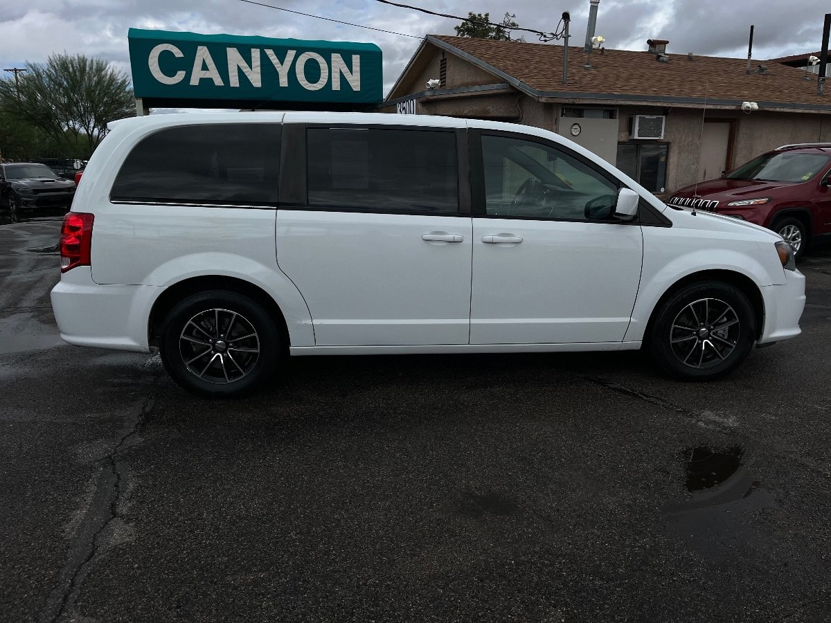 Used 2018 Dodge Grand Caravan SE FWD image 3