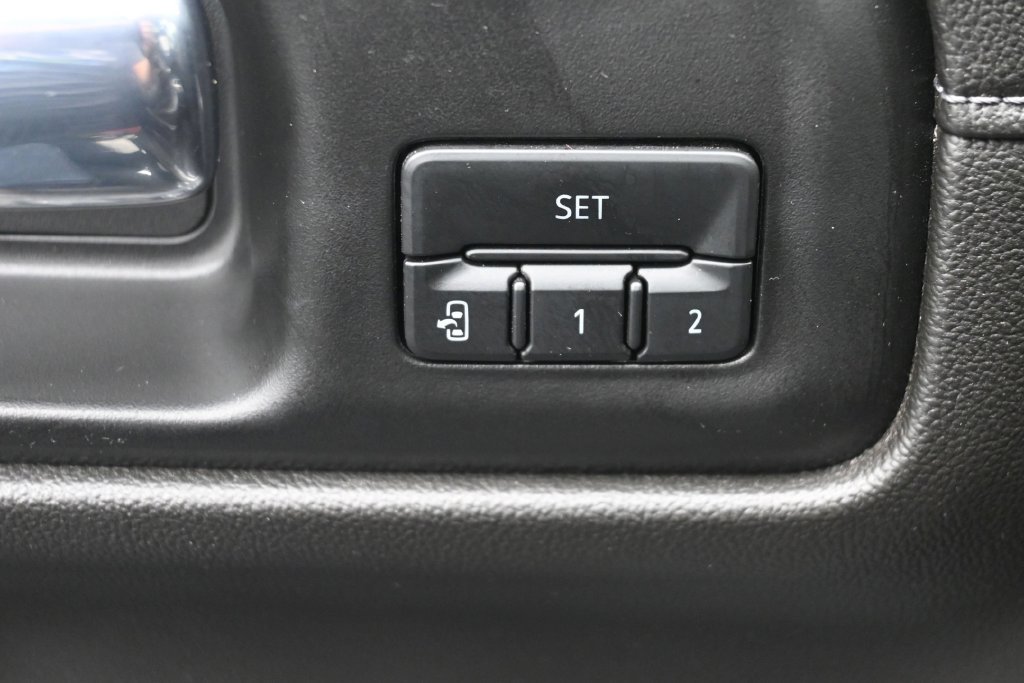 Used 2022 Chevrolet Silverado 1500 LTZ w/ LTZ Premium Package AWD/4WD image 16