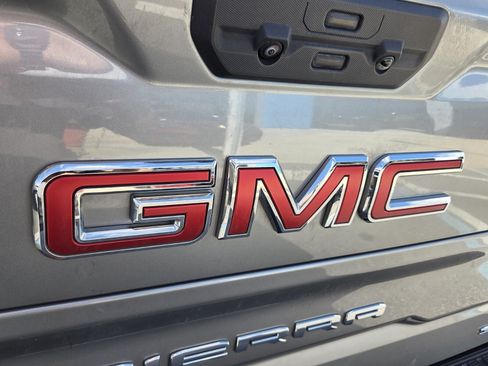 Used 2025 GMC Sierra 1500 SLT AWD/4WD image 15