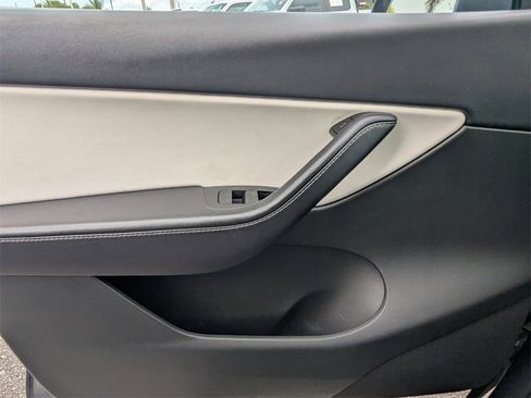 Used 2022 Tesla Model Y Performance image 25