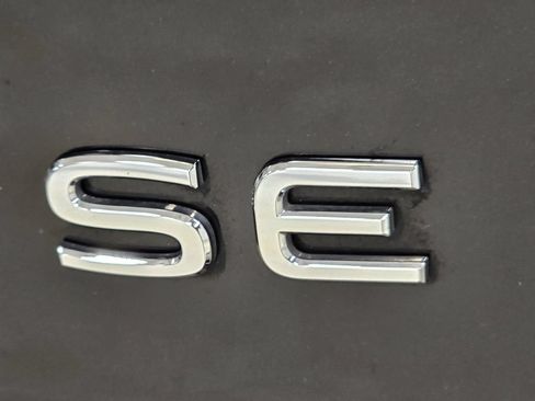 Used 2023 Volkswagen Atlas Cross Sport SE FWD image 6
