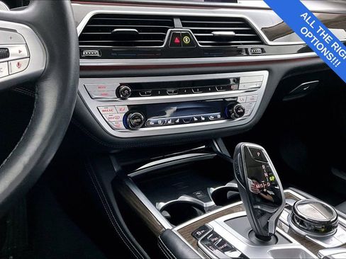 Used 2022 BMW 750i xDrive w/ Executive Package image 9