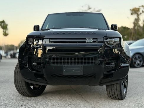 Used 2024 Land Rover Defender 130 X-Dynamic SE image 3