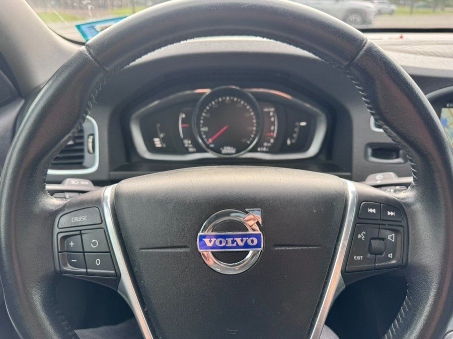 Used 2017 Volvo S60 T5 Inscription FWD image 16