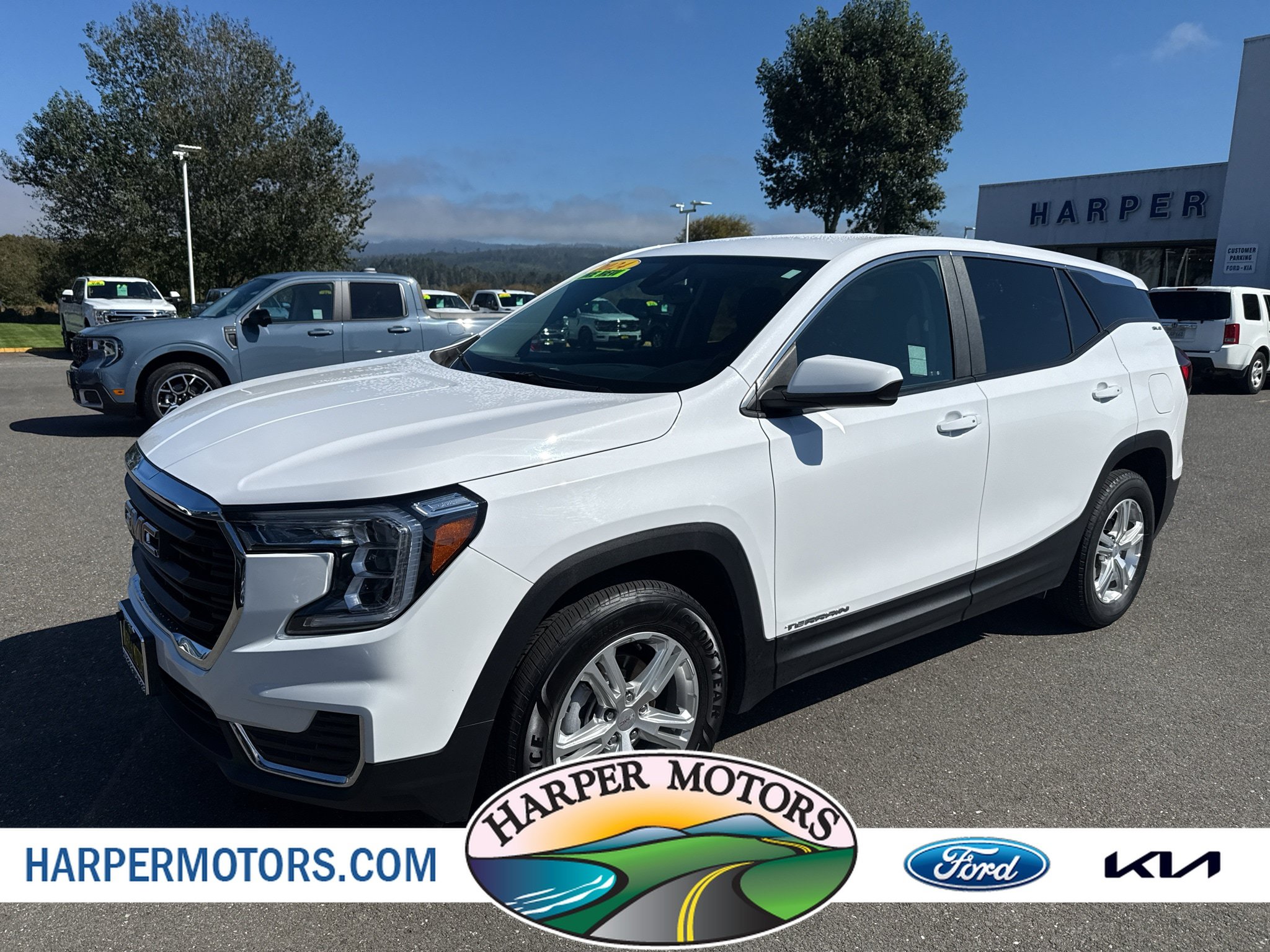 Used 2024 GMC Terrain SLE AWD/4WD image 1