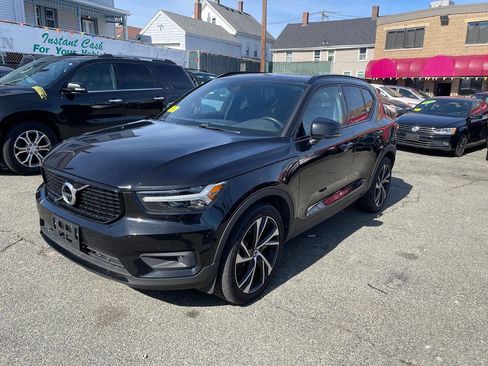Used 2021 Volvo XC40 T5 R-Design image 5