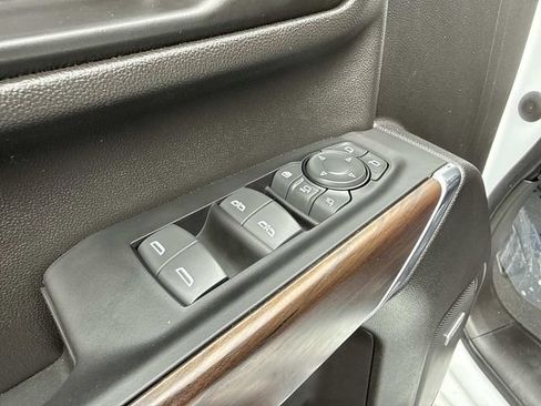 Used 2022 GMC Sierra 2500 SLT w/ SLT Premium Package image 10