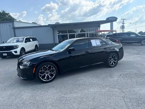 Used 2018 Chrysler 300 Touring w/ Sport Appearance Package RWD image 3