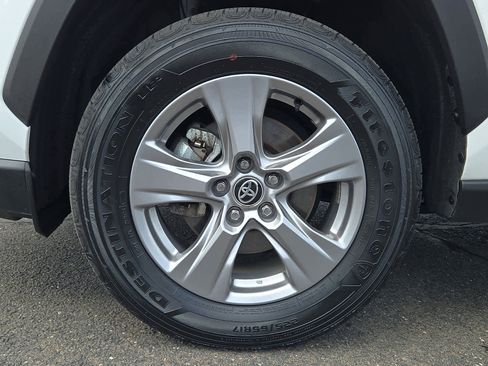 Used 2025 Toyota RAV4 XLE image 9