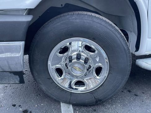 Used 2024 Chevrolet Express 2500 w/ Driver Convenience Package image 28