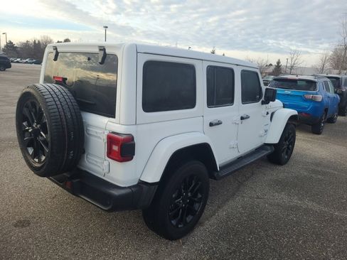 Used 2022 Jeep Wrangler Unlimited Sahara w/ Cold Weather Group image 3