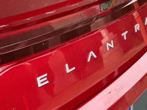 Used 2024 Hyundai Elantra SEL image 17