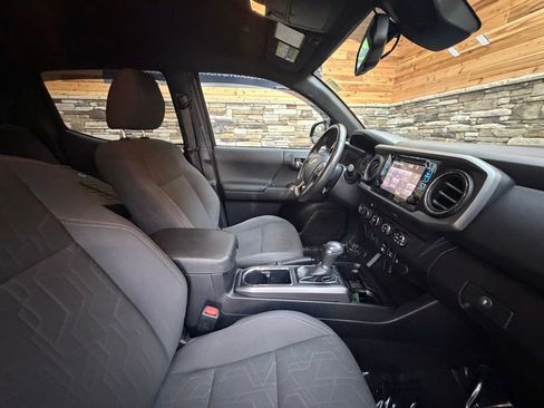 Used 2019 Toyota Tacoma TRD Sport AWD/4WD image 14