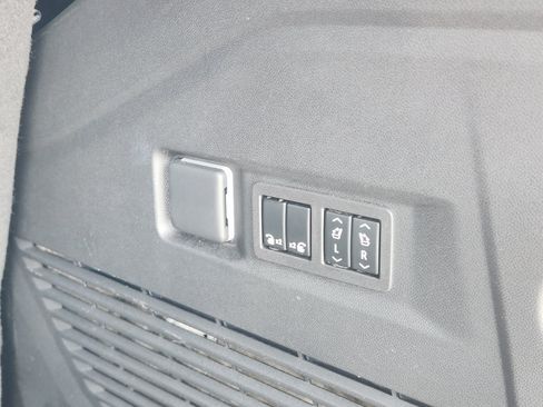 Used 2023 GMC Yukon AT4 AWD/4WD image 39