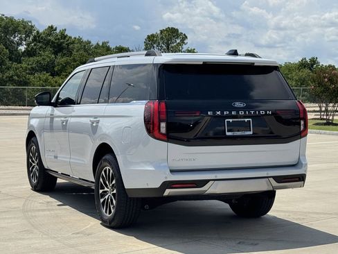 Used 2025 Ford Expedition Platinum AWD/4WD image 4