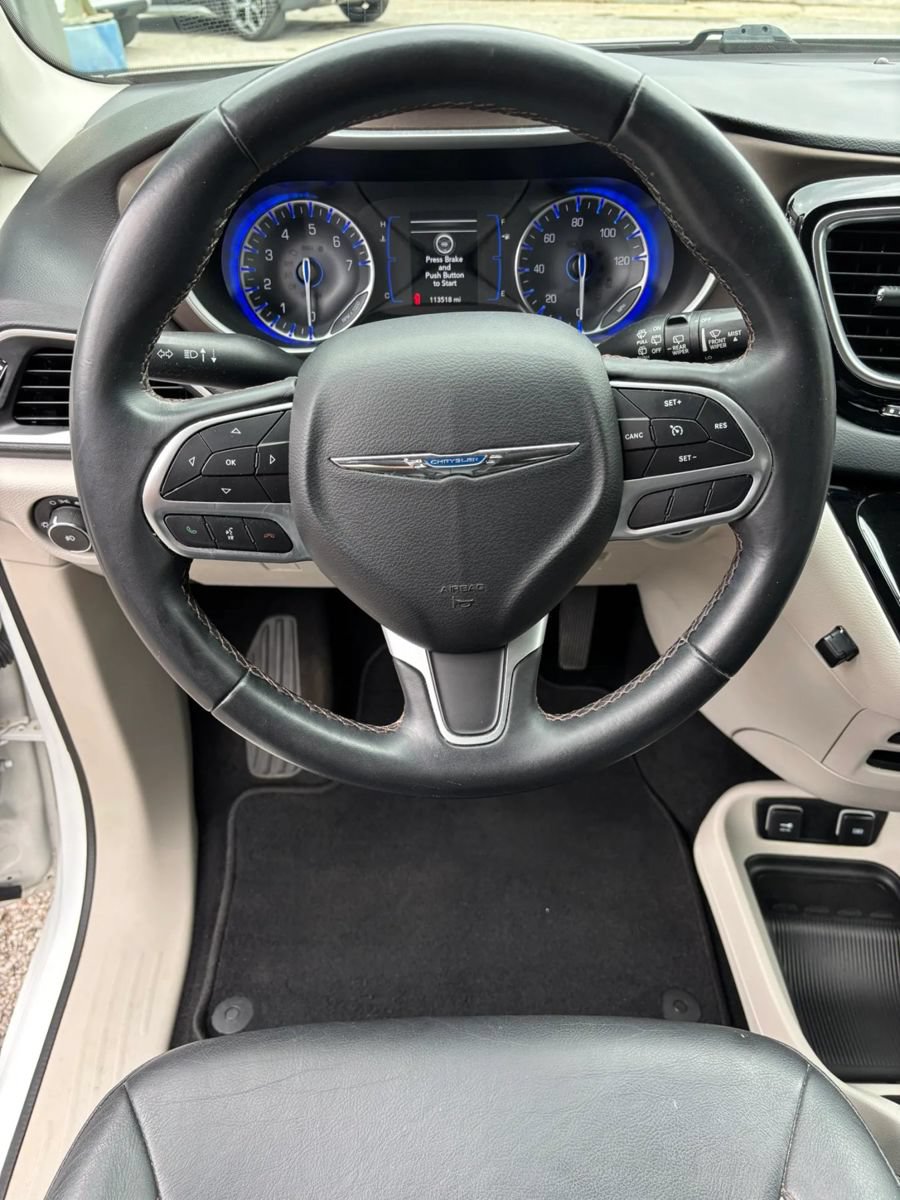 Used 2018 Chrysler Pacifica Touring-L FWD image 9