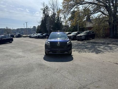 New 2026 Nissan Pathfinder SL image 2