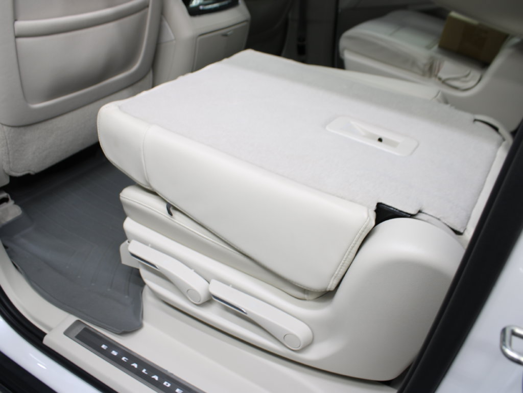 Used 2021 Cadillac Escalade ESV Premium Luxury Platinum AWD/4WD image 76