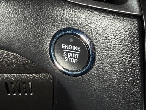 Used 2018 Ford Edge SE FWD image 31