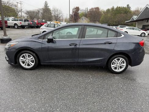Used 2016 Chevrolet Cruze LT w/ Convenience Package FWD image 2
