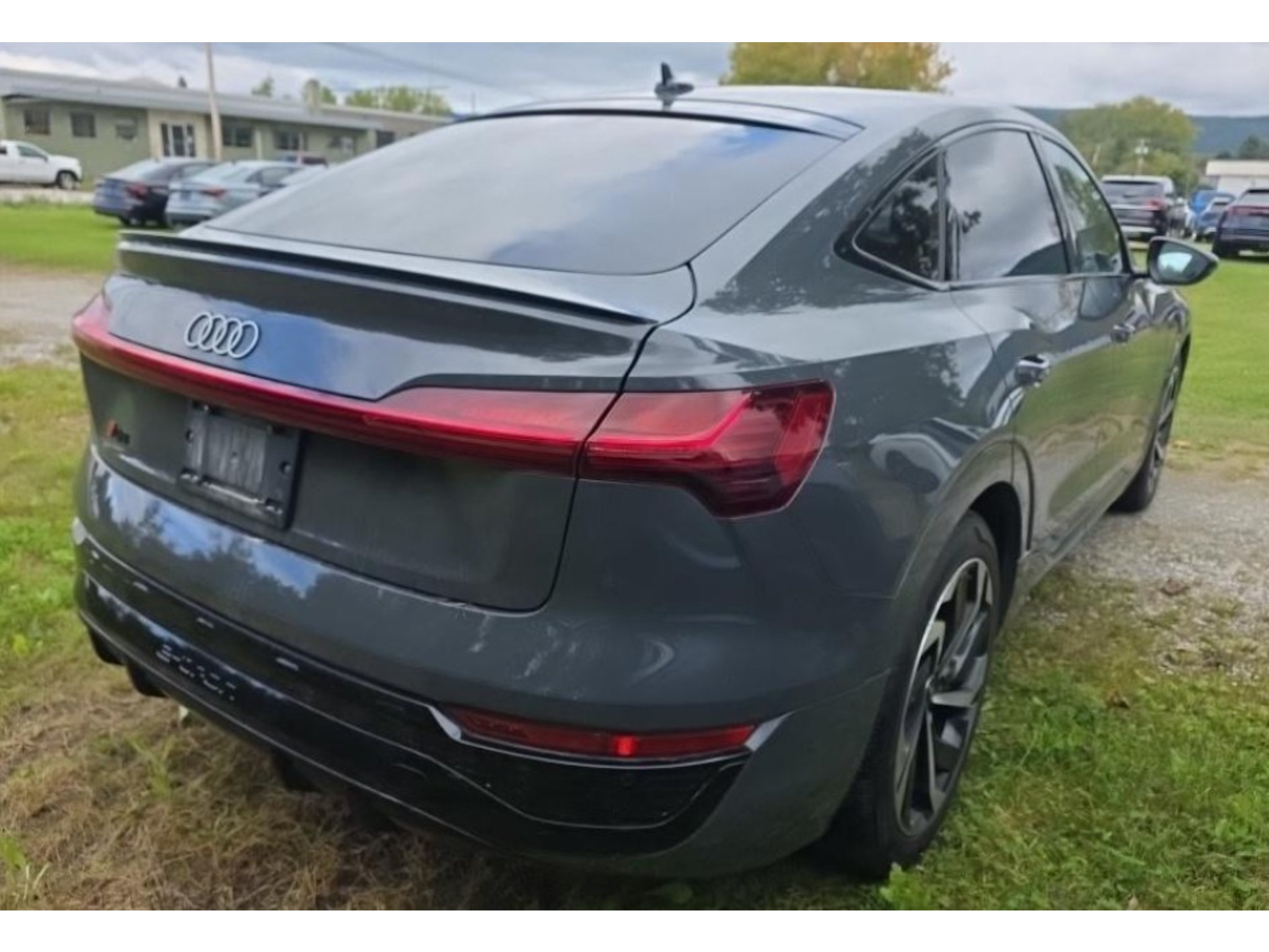 Used 2024 Audi Q8 e-tron Premium Plus w/ Premium Plus Package AWD/4WD image 3