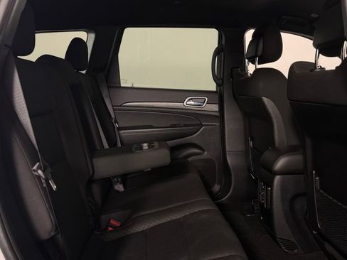 Used 2021 Jeep Grand Cherokee Laredo AWD/4WD image 31