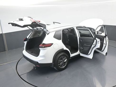 Used 2024 Nissan Rogue S image 62