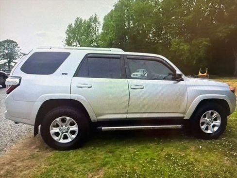 Used 2018 Toyota 4Runner SR5 RWD image 4