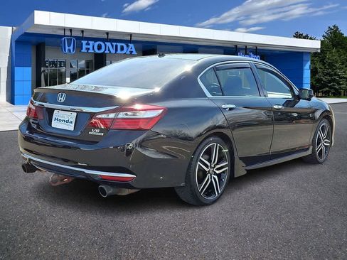 Used 2016 Honda Accord Touring image 24