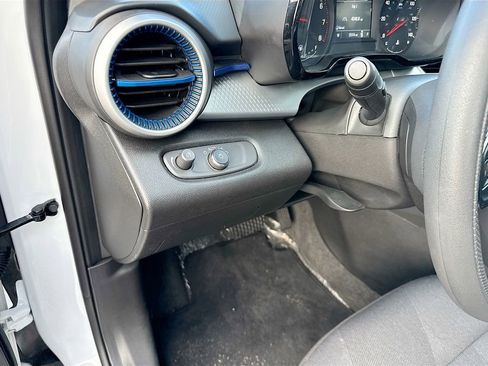 Used 2025 Chevrolet Trax LS image 10