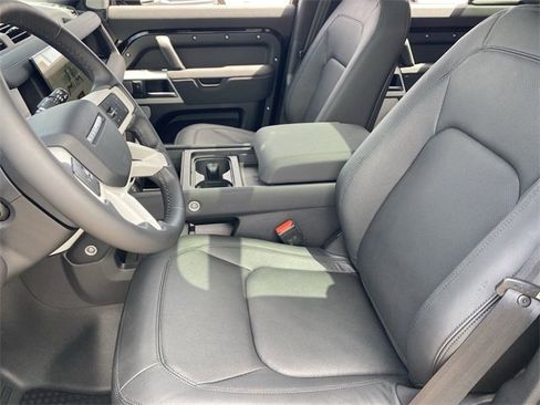 Used 2023 Land Rover Defender 130 SE image 19