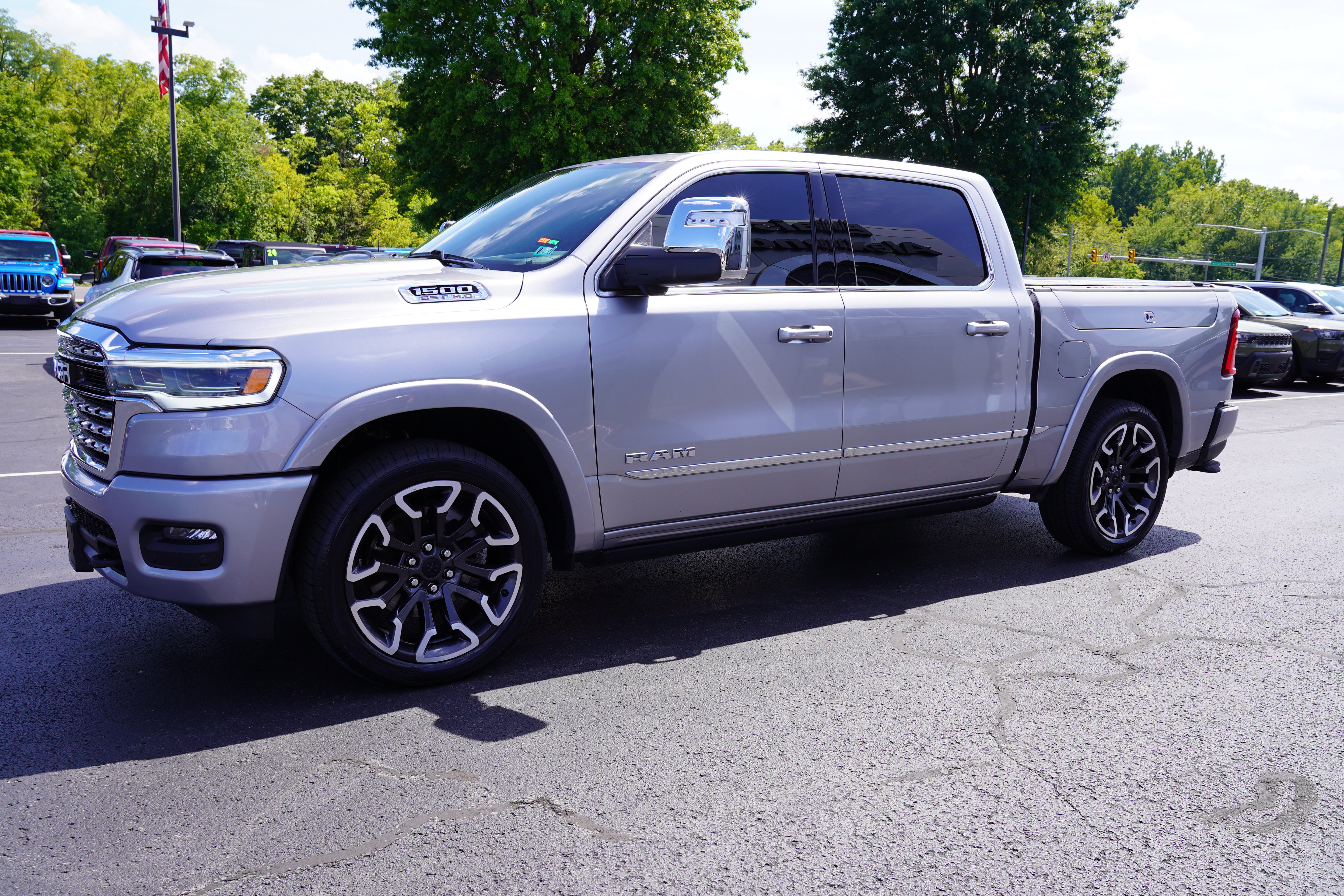 Used 2025 RAM 1500 Limited AWD/4WD image 10