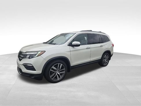 Used 2017 Honda Pilot Touring image 1