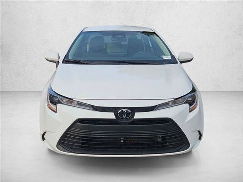 Used 2024 Toyota Corolla LE FWD image 2
