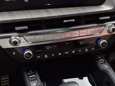 Used 2024 Kia Telluride SX w/ Towing Package image 7