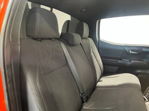 Used 2017 Toyota Tacoma TRD Sport w/ Tow Package AWD/4WD image 13