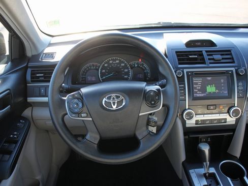 Used 2014 Toyota Camry LE image 10