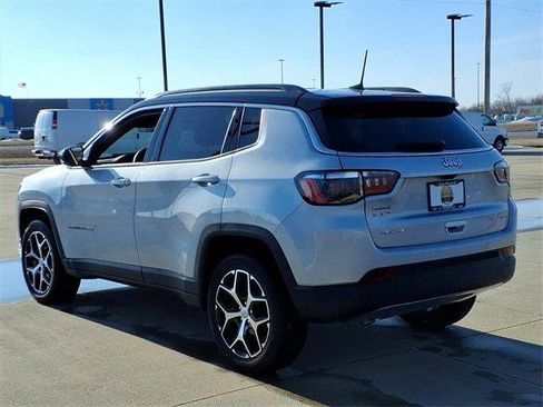 Used 2024 Jeep Compass Limited image 3